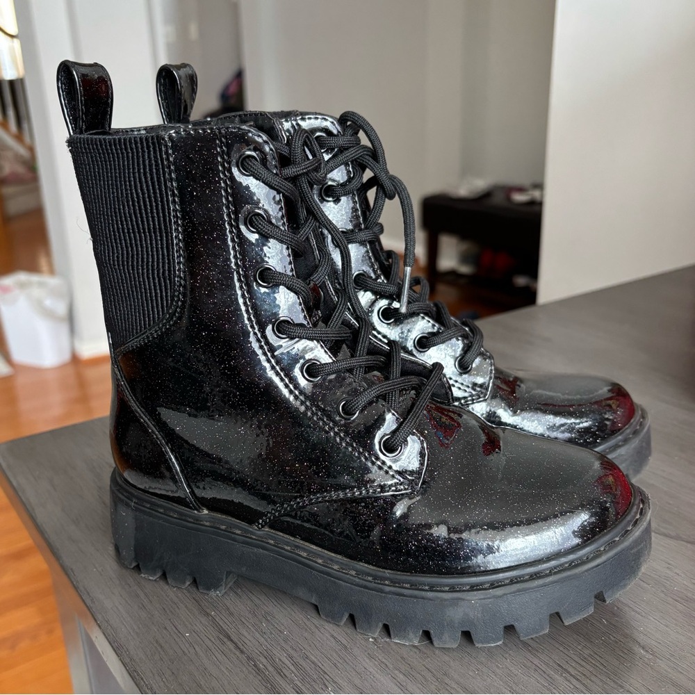 Art Class Kids Zip Up Combat Boots sz 1